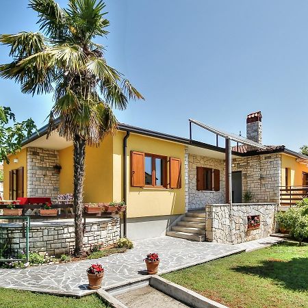 Lovric House With Apartments Umag Exteriör bild