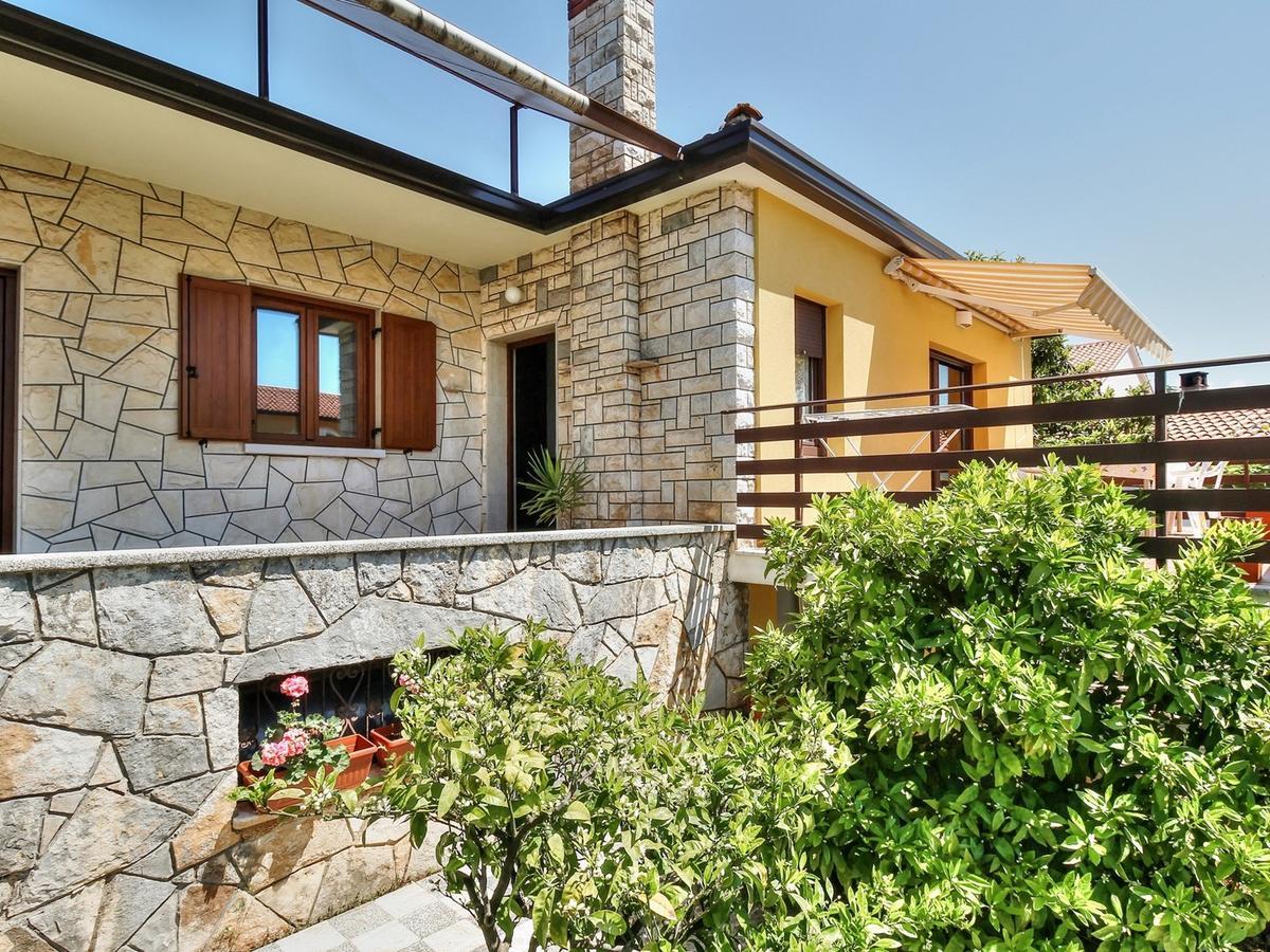 Lovric House With Apartments Umag Exteriör bild